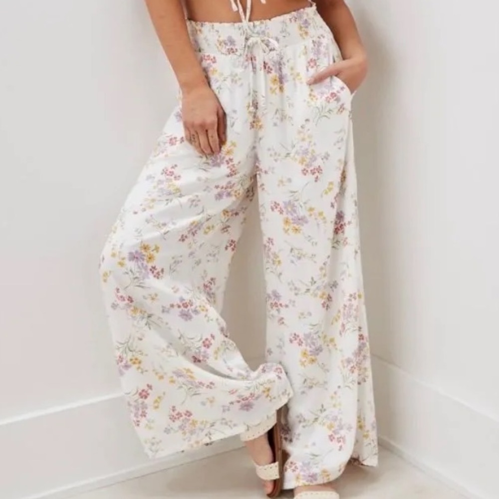 American Eagle Smocked Wide
Leg Pant